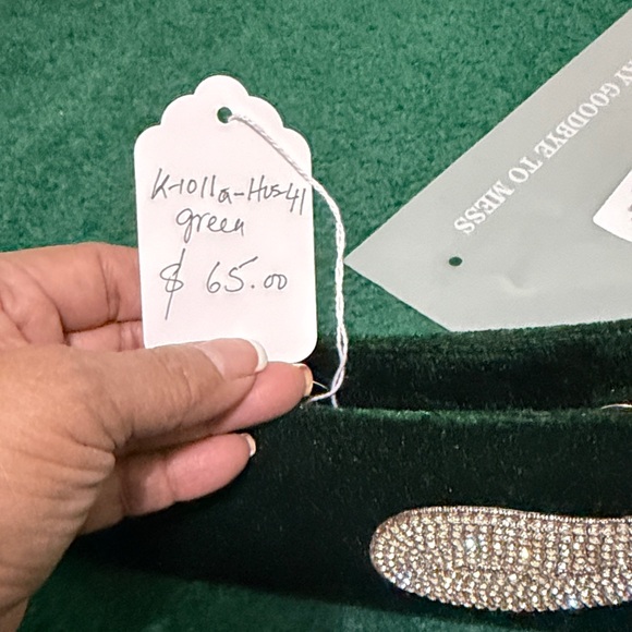 Elegant Green Clutch with Crystal Accent - Picture 6 of 6